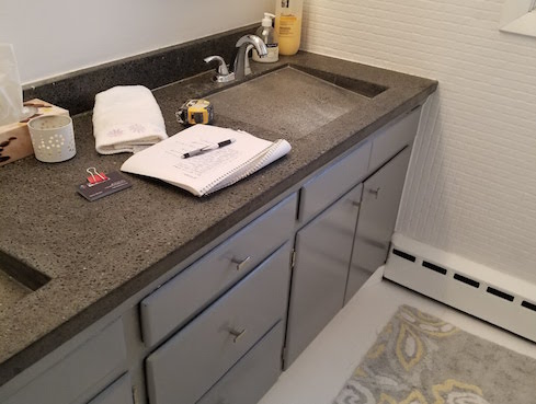bathroom before reno photo 1