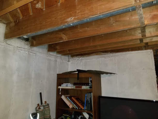 bathroom before reno photo 2